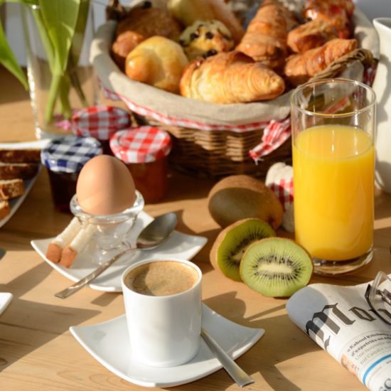 Besser als BILD & Co. – Kreieren Sie Ihre eigene Morgenzeitung für Ihre Gäste!